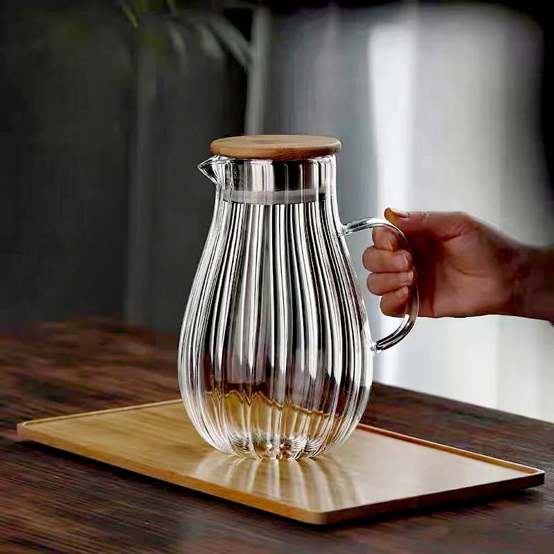 Glaskrug 1,7L – hitzebeständig, aus borosilikatglas, mit vertikalen streifen, für wasser, saft und tee