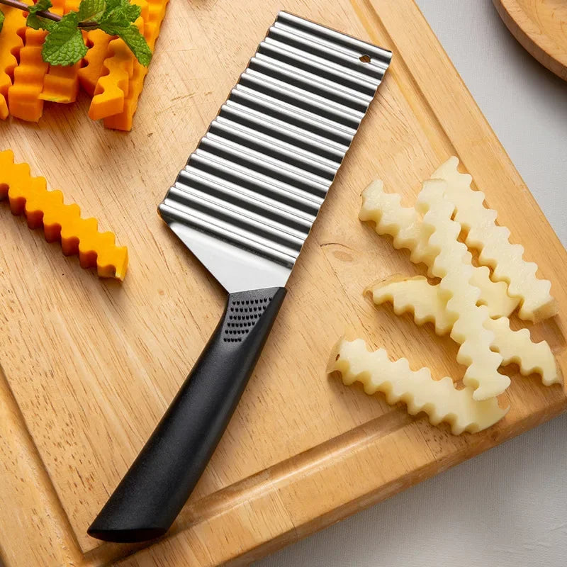 Wellenschneider für Kartoffeln und Gemüse, Edelstahl Crinkle Cutter mit ergonomischem Griff, ideal für Pommes, Obst und Garnierungen