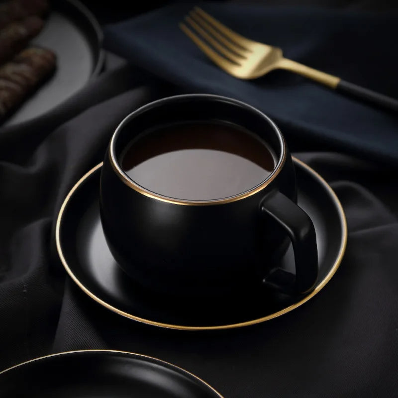 Keramiktasse mit Untertasse – Matt Schwarz, Skandi-Design