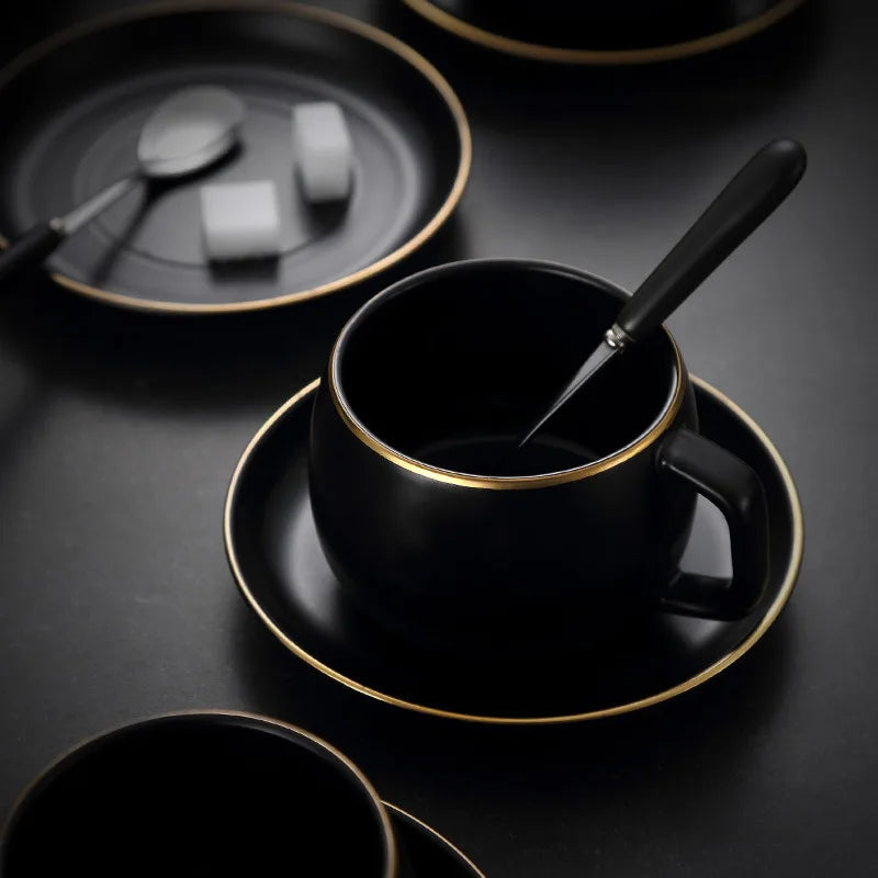 Keramiktasse mit Untertasse – Matt Schwarz, Skandi-Design