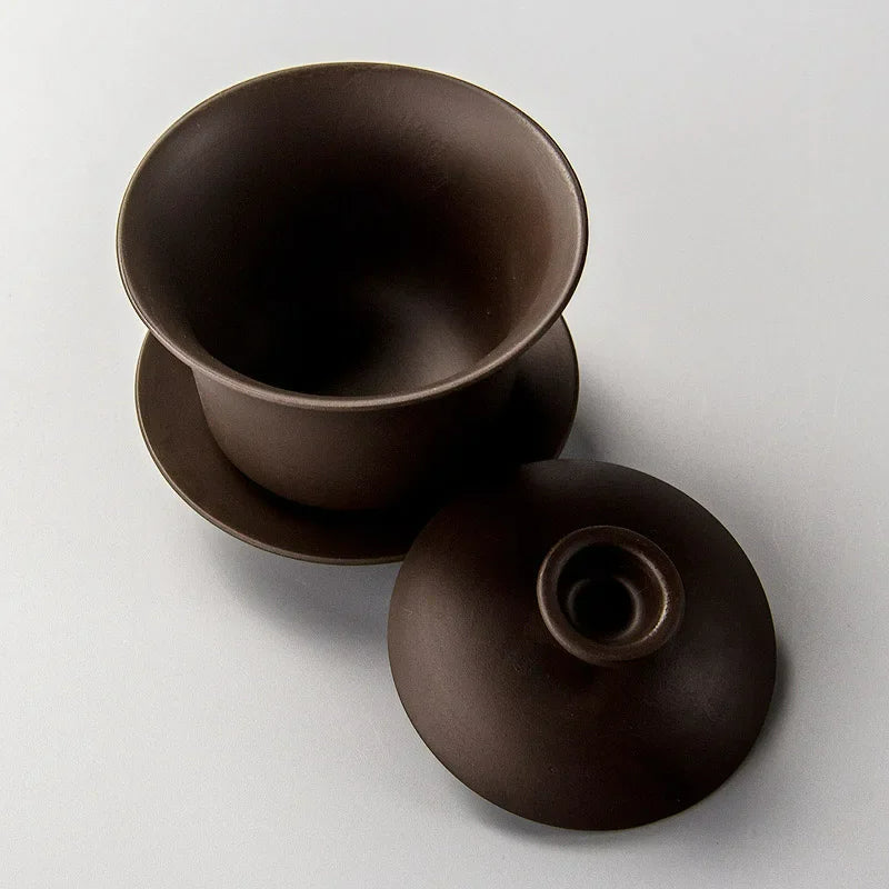 Elegantes Teeset aus Ton mit Deckel und Untertasse, ideal für Teeaufgüsse
