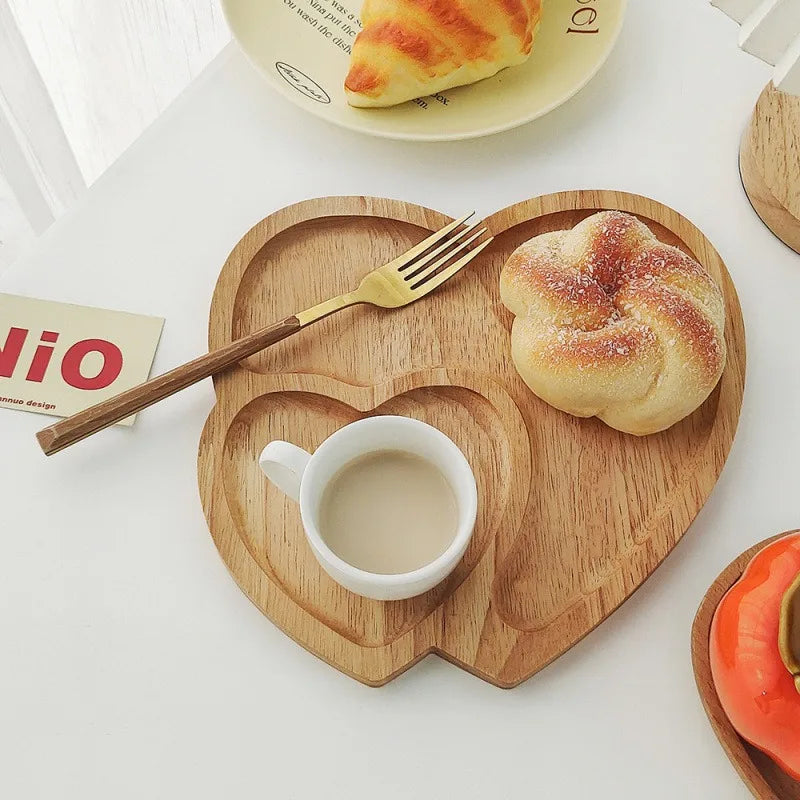 Herzförmiges Servierbrett aus Bambus – Doppelte Herzform, Dekoratives Holztablett für Snacks, Käse & Obst