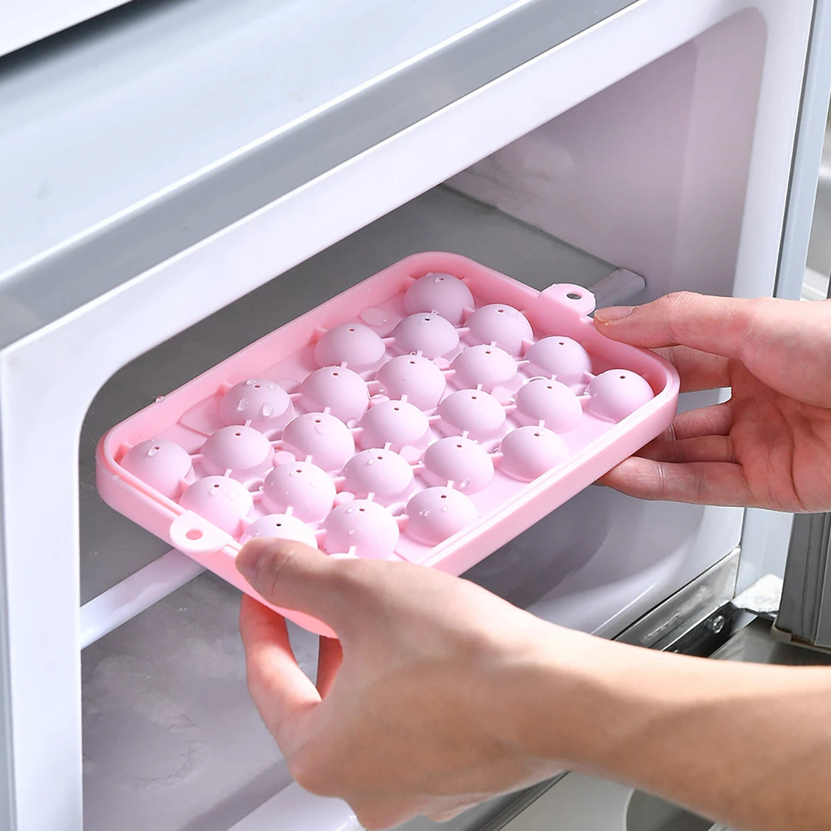 Eiswürfelform Silikon – 2er Set mit 25 Fächern – Leichtes Lösen – Mit Deckel
