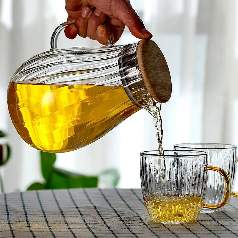 Glaskrug 1,7L – hitzebeständig, aus borosilikatglas, mit vertikalen streifen, für wasser, saft und tee
