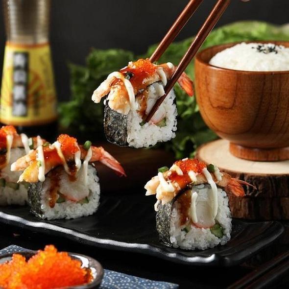 Sushi-Set für Zuhause – Komplettes Set mit Formen, Spatel und Matte für Perfekte Rollen