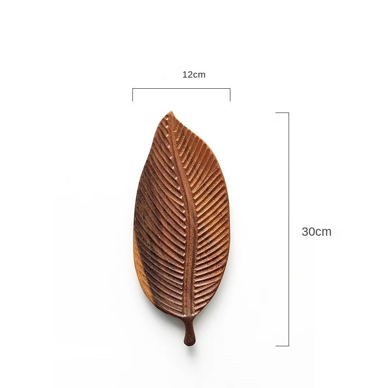 Japanisches Serviertablett aus Massivholz – Walnuss, Blattform, 30 x 12 cm