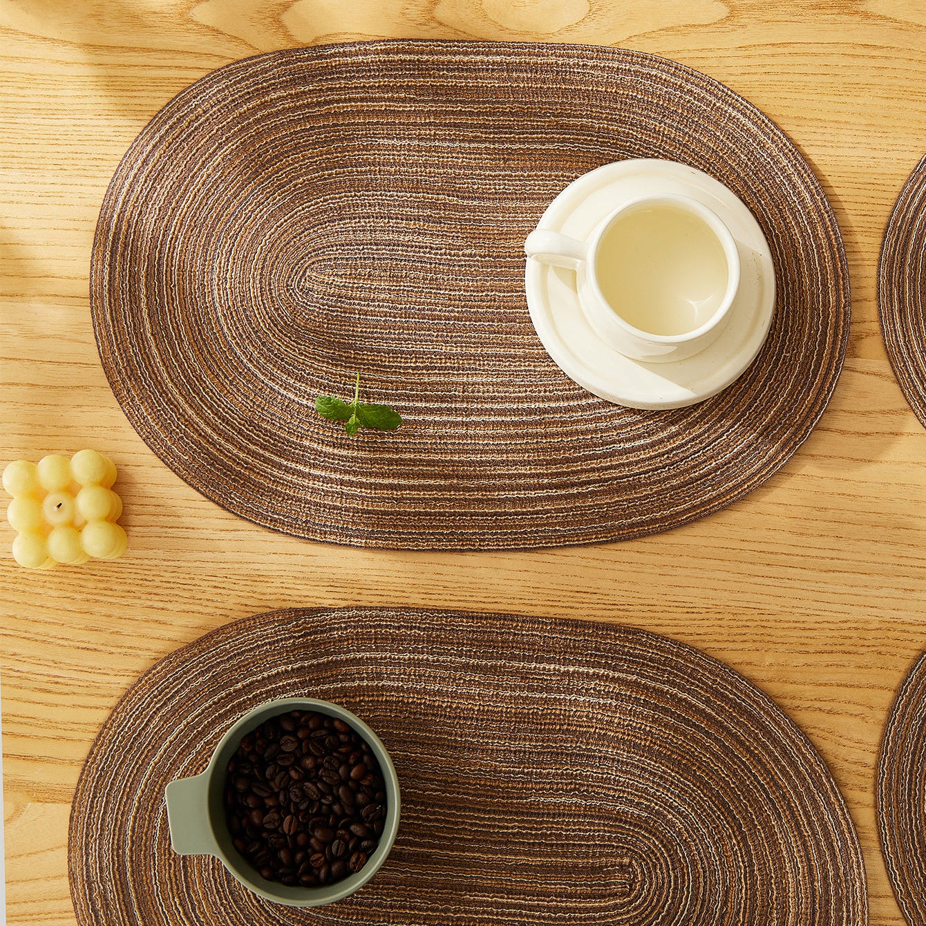 4-teiliges Set ovale Baumwoll-Tischsets, rutschfest, geflochten, waschbar, ideal für Esszimmer und Küche