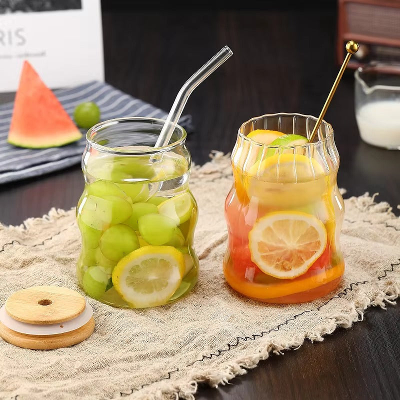 Gebogener Glas-Saftbecher, 400ml | 550ml, Borosilikatglas, Ergonomisches Design, Spülmaschinenfest