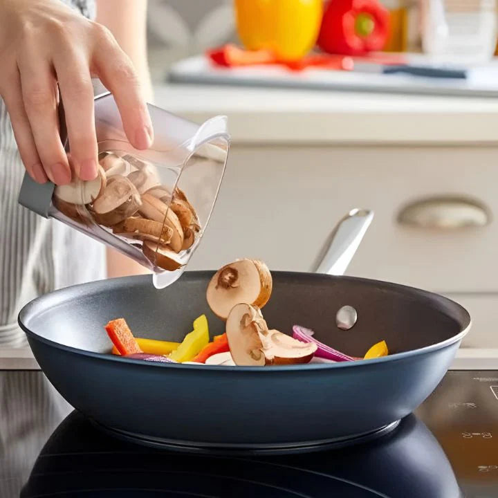 Vielseitiger Gemüseschneider mit Edelstahlklingen, Rutschfester Griff, Leicht zu Reinigen, Ideal für Salate & Gemüsegerichte