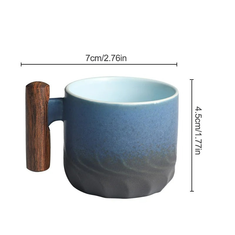 Keramiktasse mit Holzgriff – Handbemalt & Spülmaschinenfest