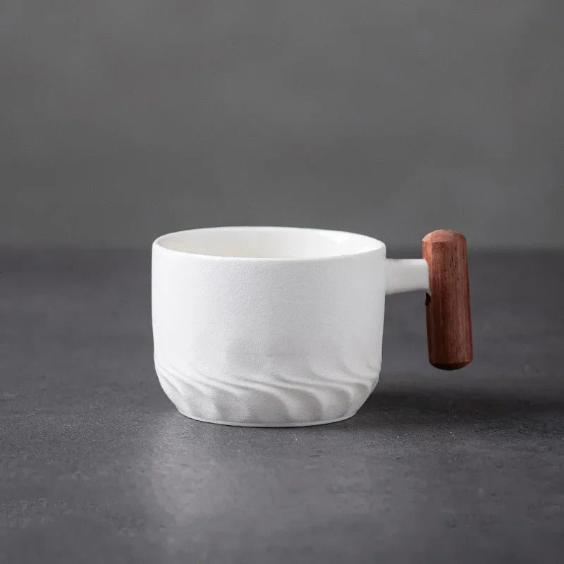 Keramiktasse mit Holzgriff – Handbemalt & Spülmaschinenfest
