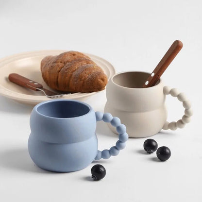 Keramiktasse – Europäischer Stil mit Perlenhenkel – 270 ml, Handgefertigt