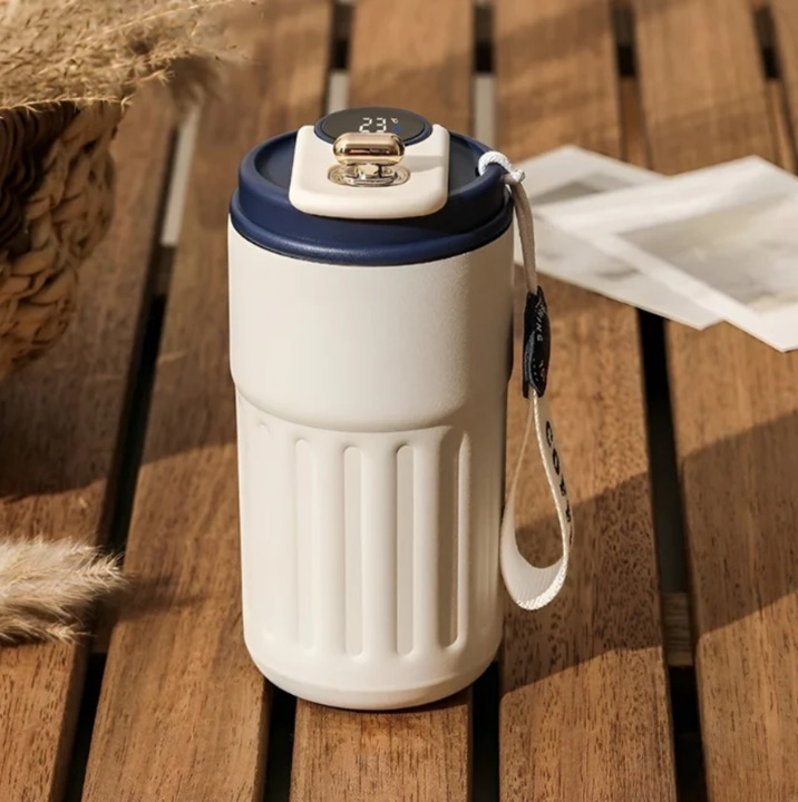 Moderne Thermoskanne mit Temperaturanzeige, 450ml Edelstahl, 5 Farben, hält Getränke heiß oder kalt