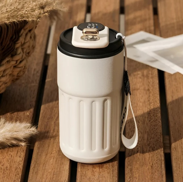 Moderne Thermoskanne mit Temperaturanzeige, 450ml Edelstahl, 5 Farben, hält Getränke heiß oder kalt