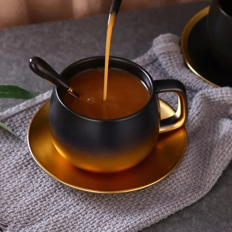 Keramiktasse mit Untertasse – Gradientendesign – Matt & Luxuriös – Ideal für Kaffee & Tee