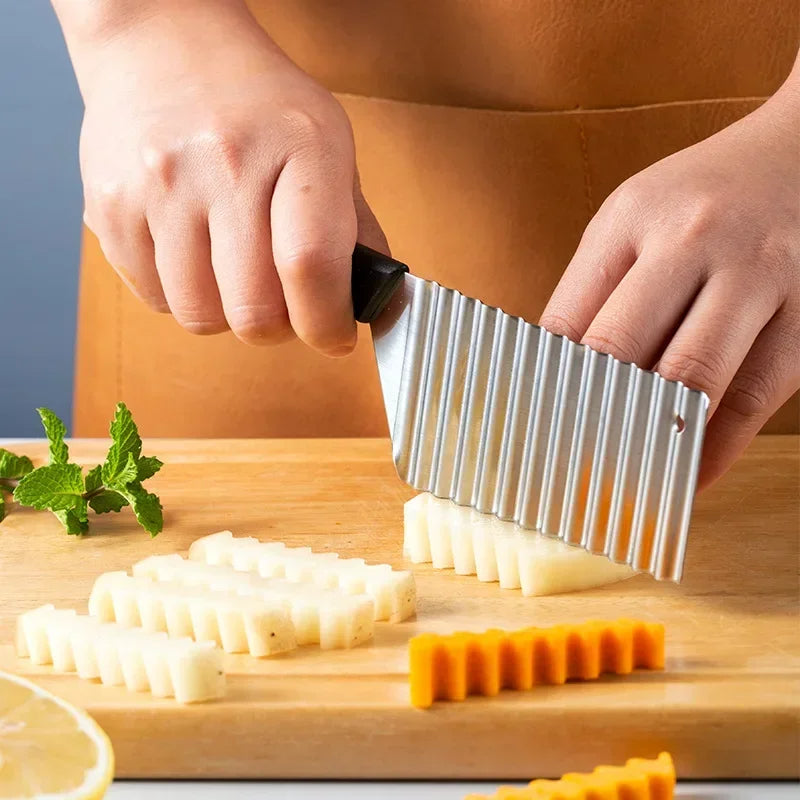 Wellenschneider für Kartoffeln und Gemüse, Edelstahl Crinkle Cutter mit ergonomischem Griff, ideal für Pommes, Obst und Garnierungen