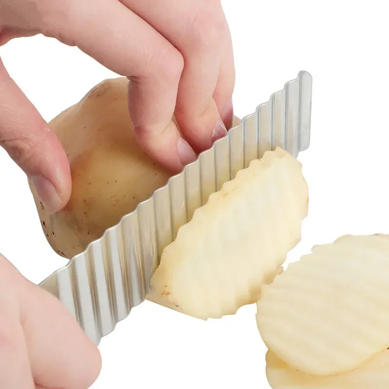 Edelstahl Kartoffelschneider Crinkle Cutter – Wellenmesser für Pommes, Gemüse & Obst