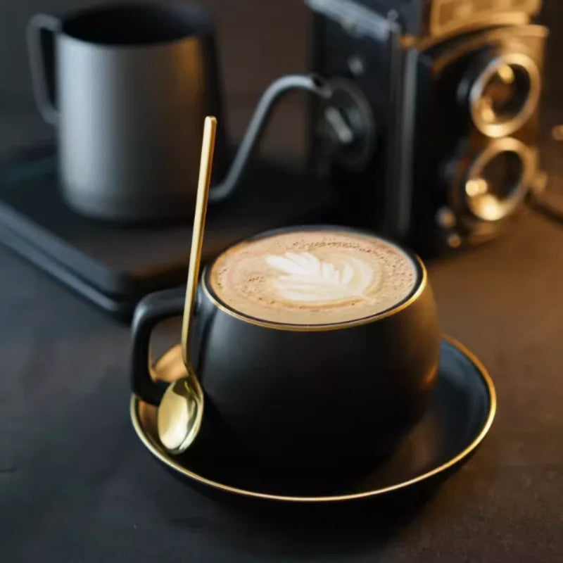 Keramiktasse mit Untertasse – Gradientendesign – Matt & Luxuriös – Ideal für Kaffee & Tee