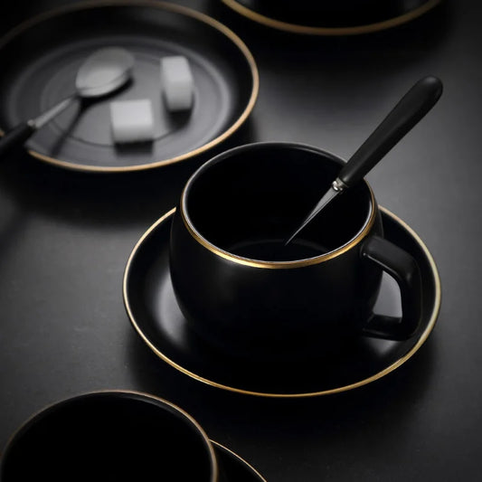 Keramiktasse mit Untertasse – Matt Schwarz, Skandi-Design