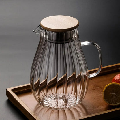 Glaskrug 1,7L – hitzebeständig, aus borosilikatglas, mit vertikalen streifen, für wasser, saft und tee