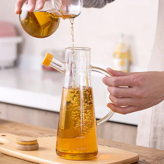Transparente Glasflasche 580/700ml mit Deckel und Handgriff - Hitzebeständig, Ideal für Öl, Soja, Essig und Saucen - Küchenutensilien