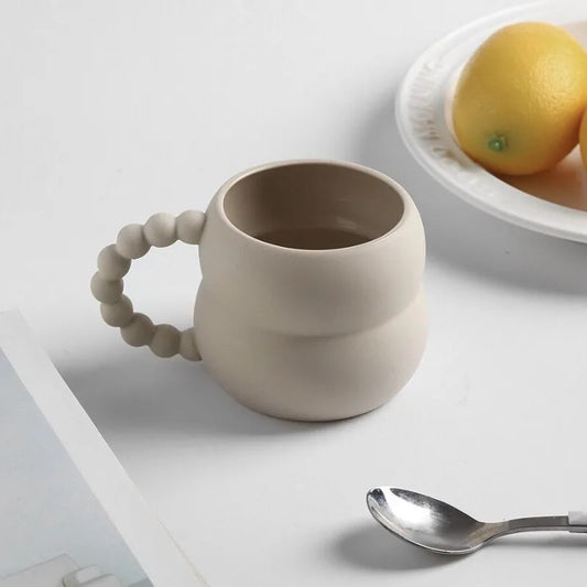 Keramiktasse – Europäischer Stil mit Perlenhenkel – 270 ml, Handgefertigt