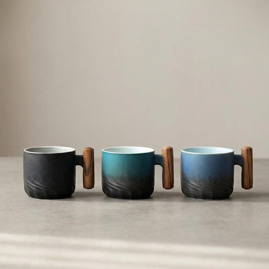 Keramiktasse aus Handarbeit – mit Holzgriff (80 ml)