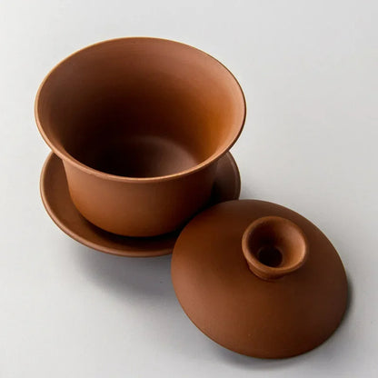 Elegantes Teeset aus Ton mit Deckel und Untertasse, ideal für Teeaufgüsse