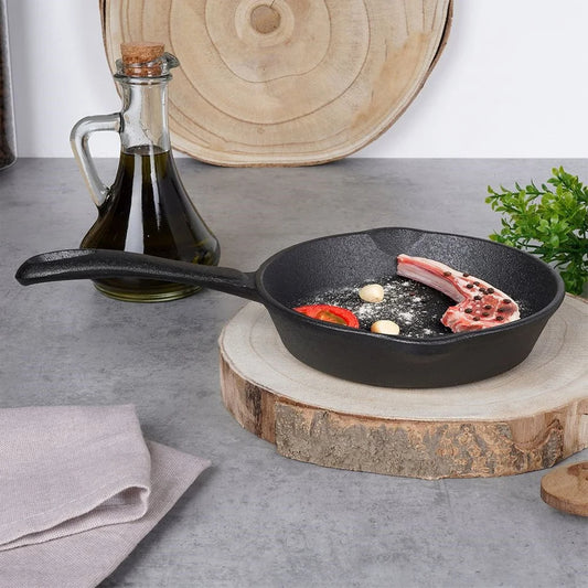 Gusseisenpfanne 16 cm – Massiv, langlebig, ideal für Herd, Grill & Ofen